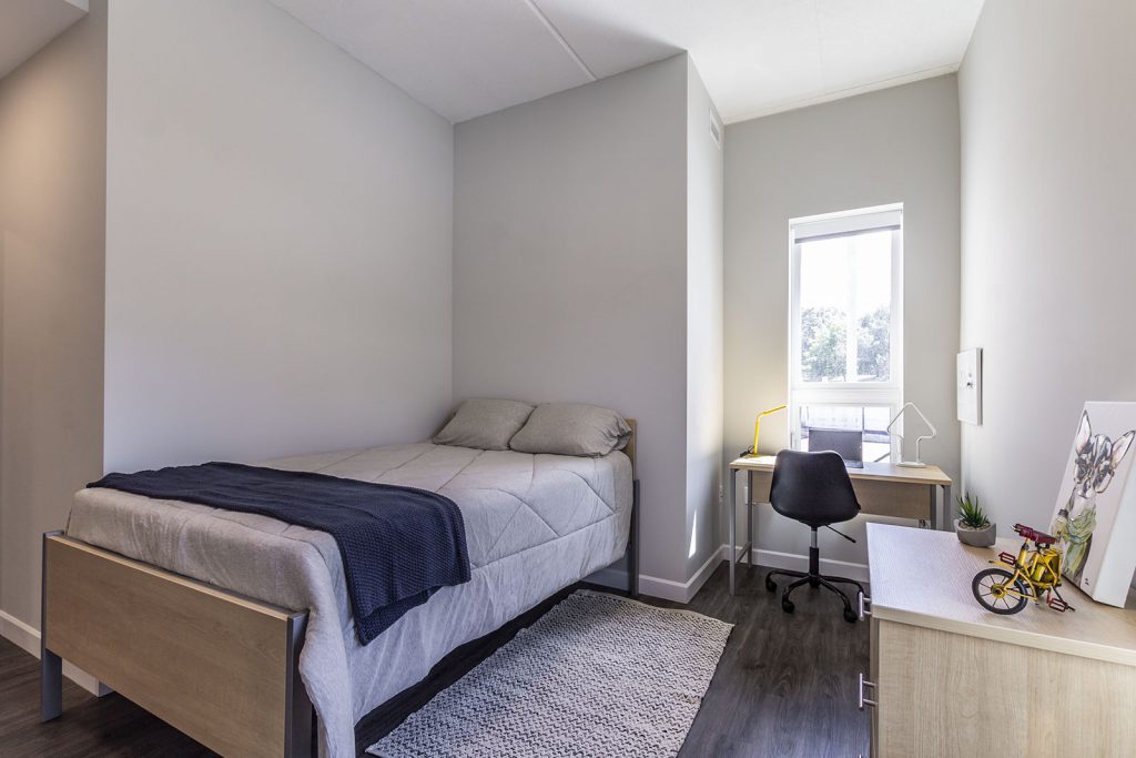 Roommates and Per‑Bed Pricing: How Shared Student Apartments Near Western Really Work