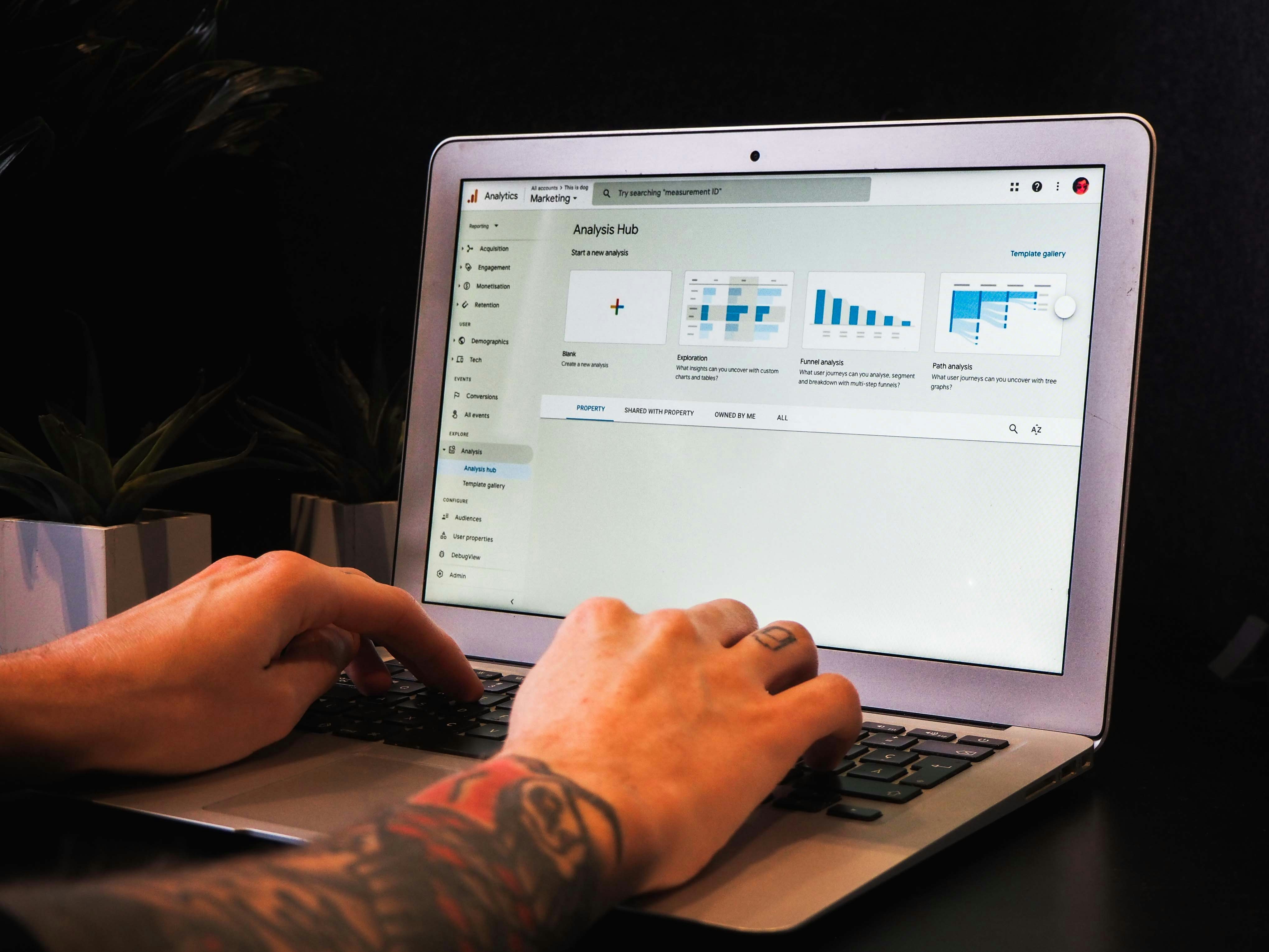 GA4 vs. Server-Side AI Agent Analytics: How Server Log Tracking Fills Google Analytics' AI Search Blind Spot